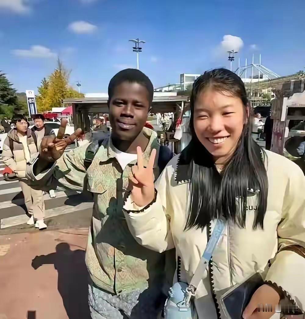 终于硬气了，中国学生一年学费6千，外籍学生一年35万，差价足足58倍，全网评论区