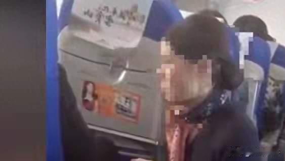 服务就得丢尊严？东航空姐一跪，给所有企业老板上了一课