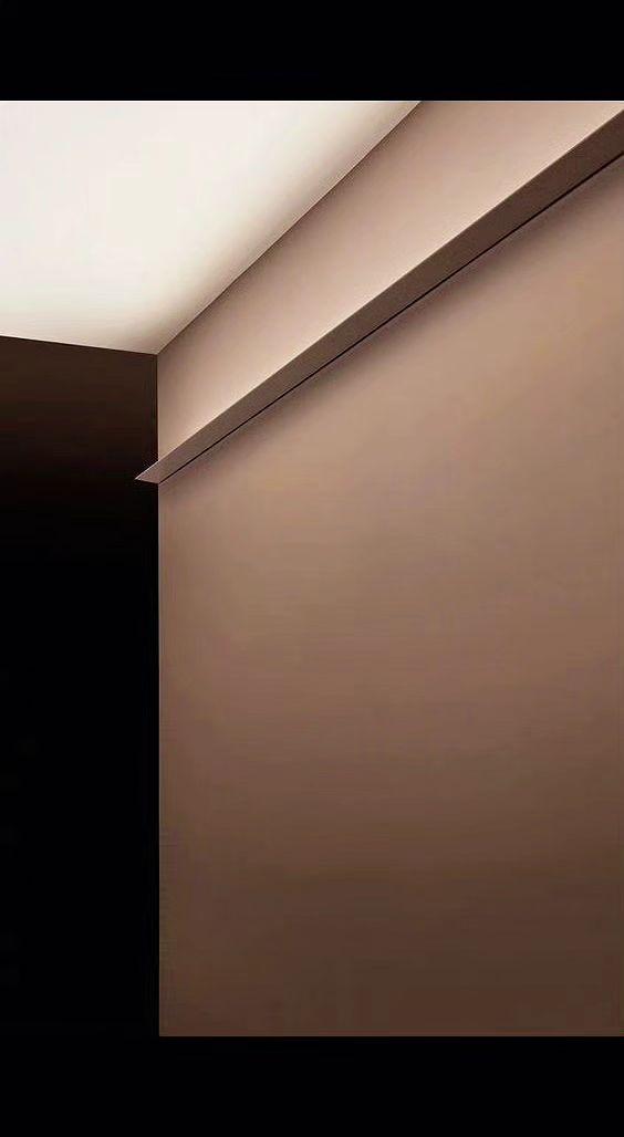 ✨光影在墙缝里跳舞，温柔撞进深邃角落🌑 极简是空间的呼吸，留白处藏着生活诗行