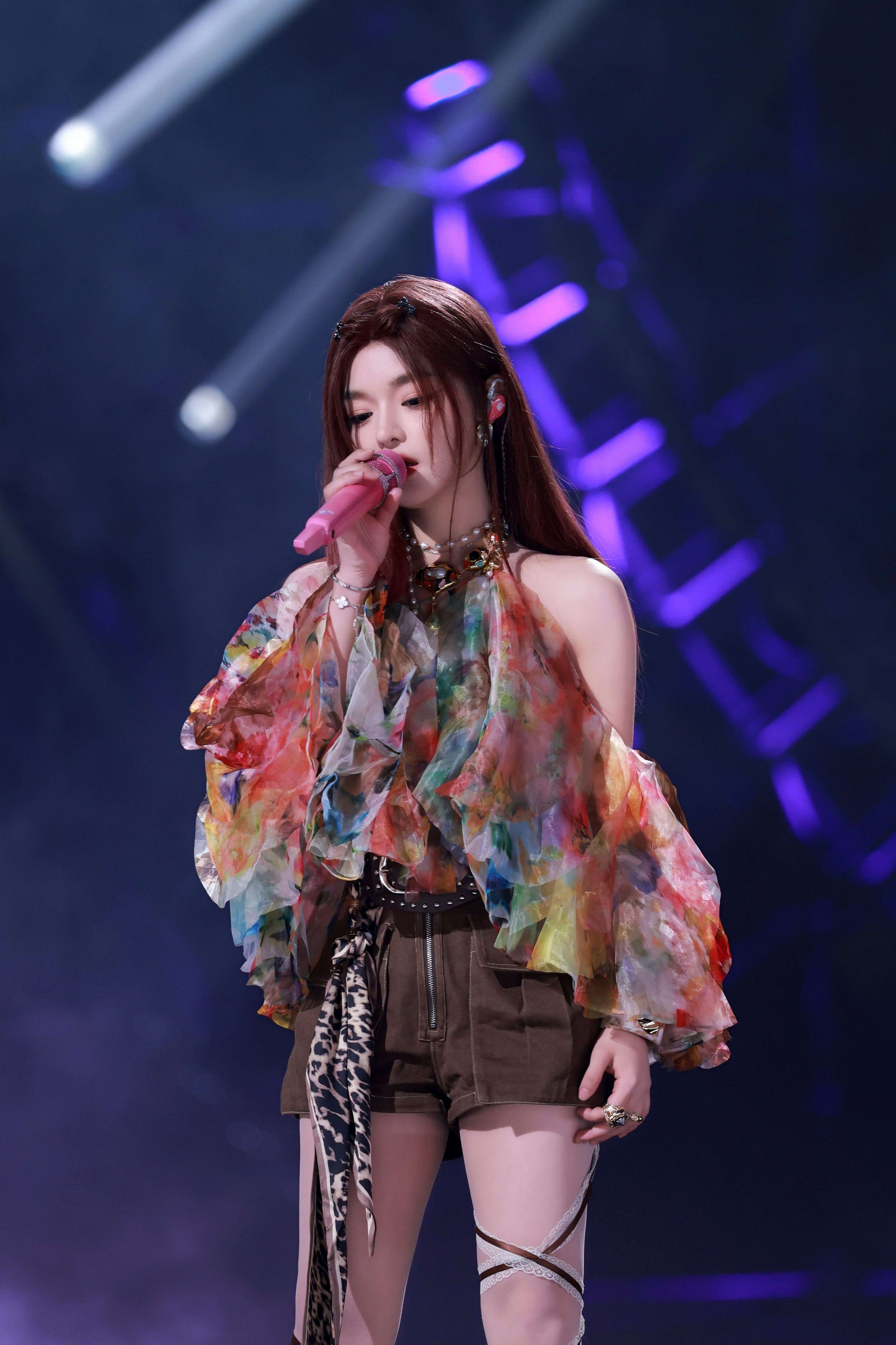 黄霄雲头像是刘端端表情包 舞台上怀揣十足底气全力飙高音，歌声细腻又有穿透力，走下