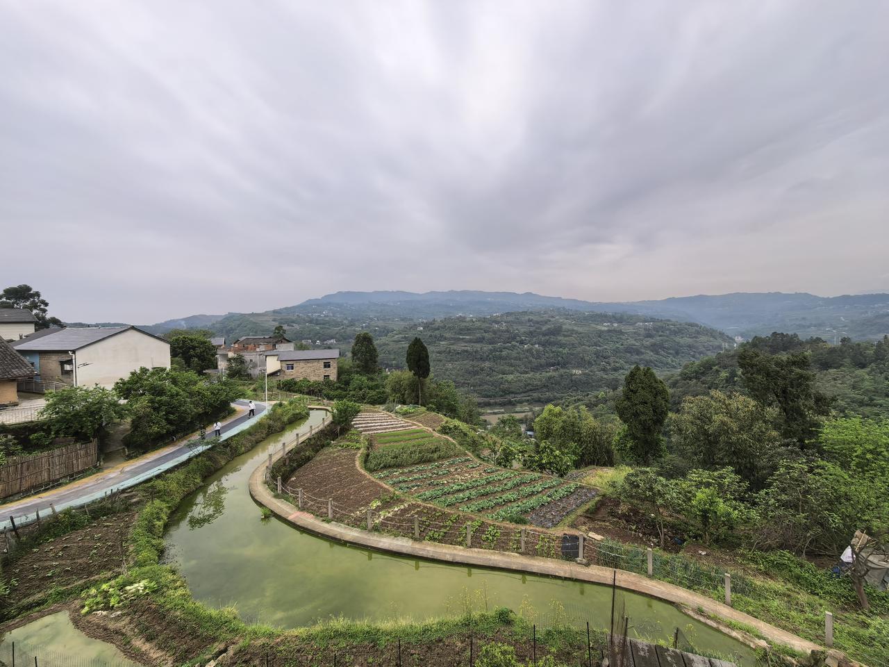 人活一辈子，真正属于你的并非外在的物质或成就，而是那些无法被剥夺的内在拥有与生命