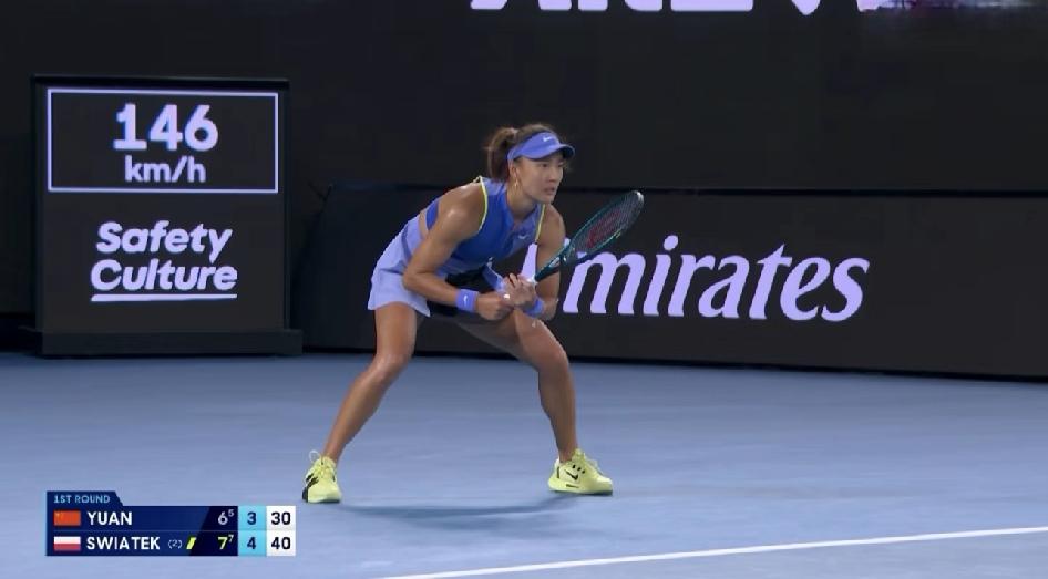 袁悦你今天输的像个战神！真的燃尽了啊！！
澳网女单首轮，袁悦0：2不敌斯瓦泰克，