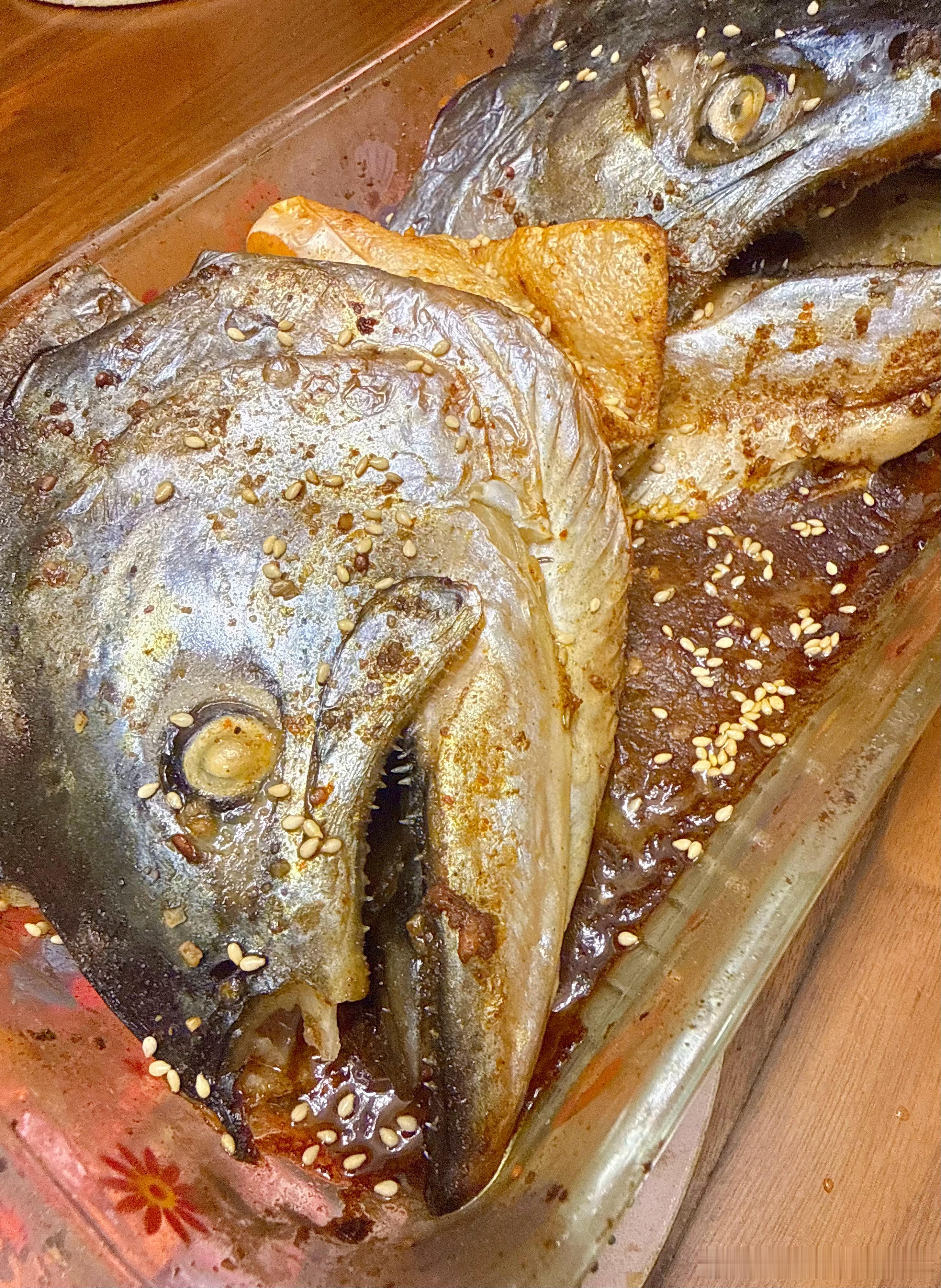❤️今日晚餐：柠香烤三文鱼头、青椒炒肉丝、凉拌小茄子、土豆墨鱼牛肉丸汤 ​​​