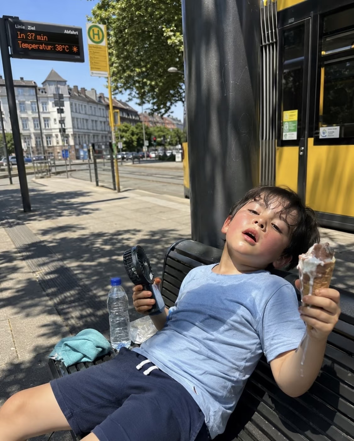 欧洲走红国产近千元小风扇 欧洲小伙伴被高温逼疯时，这小风扇成了救命稻草！不用安装