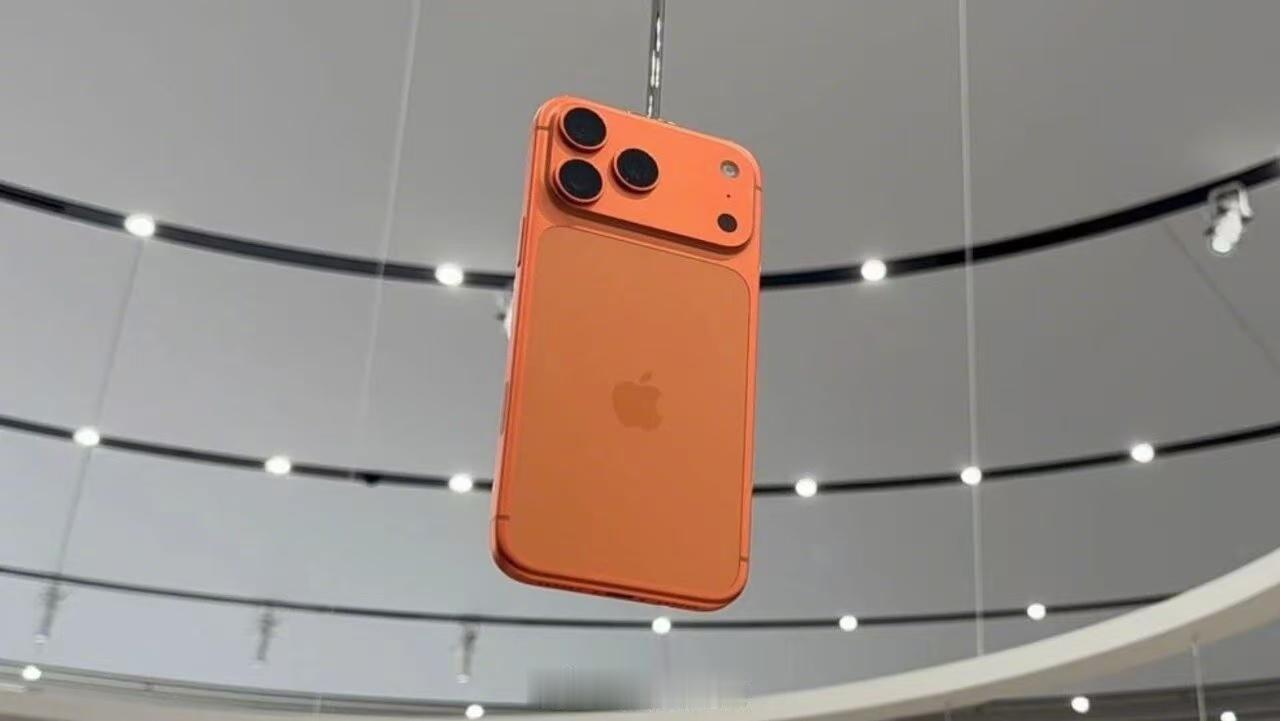 苹果中国在售老款iPhone全系上调800元：iPhone 17的256GB由5