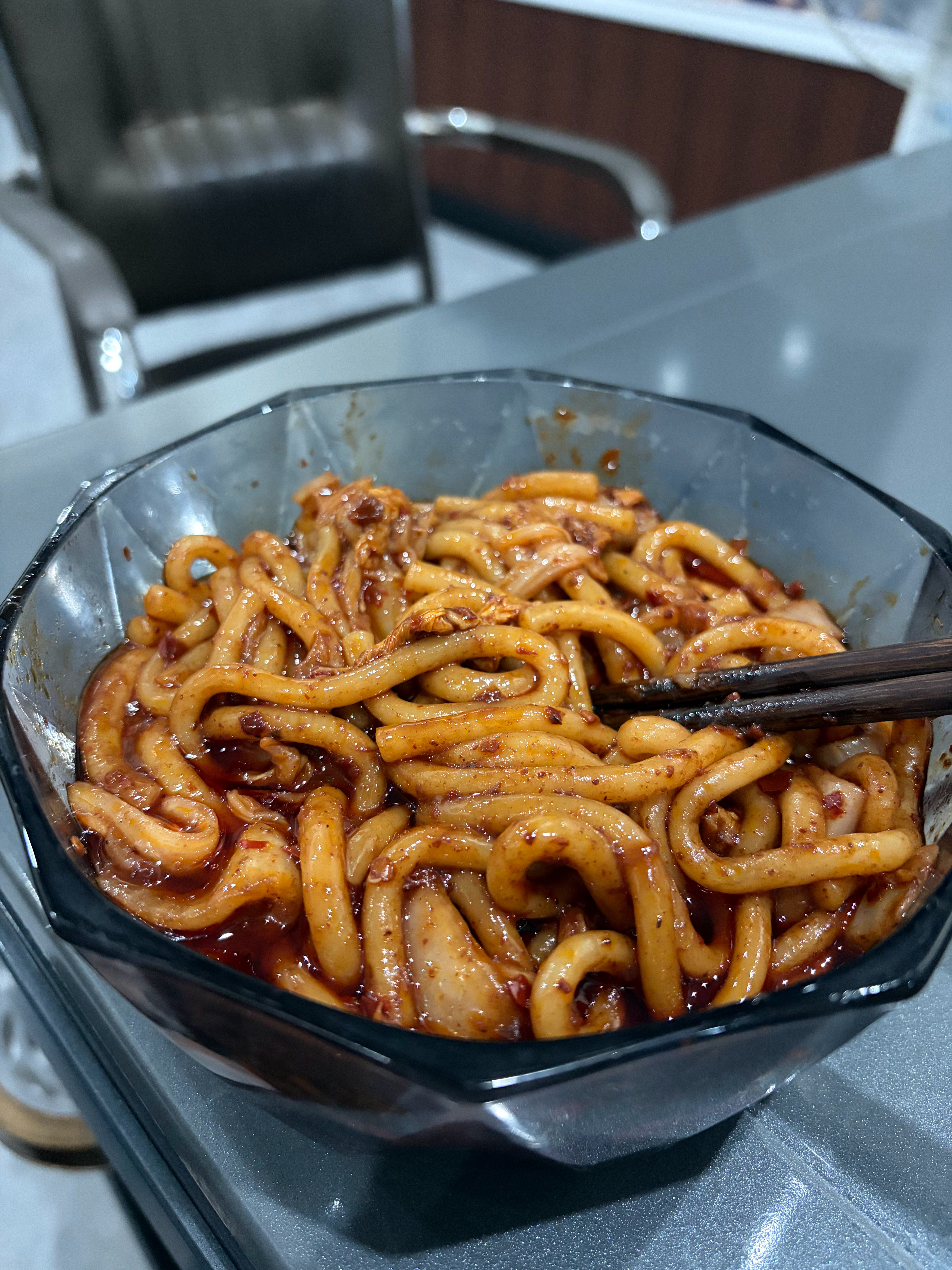 一天没吃饭，饿得我，自己煮了一份新疆炒米粉 