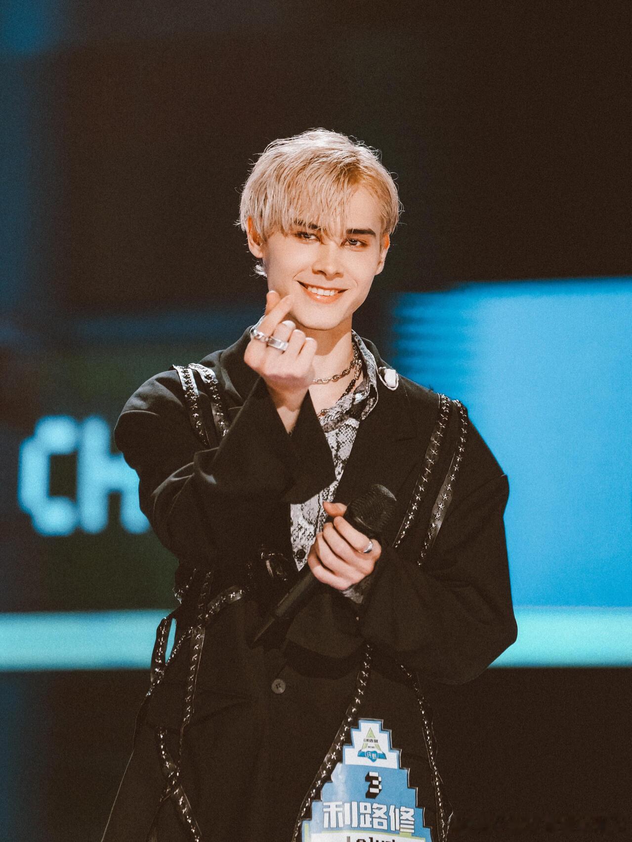 利路修当年被投得越怕越火，牛来现在被骂得越凶越卖座。前九天七千票房，8月18号破