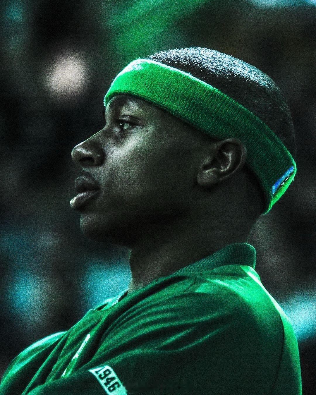 凯尔特人官方发推，祝贺IT荣获体育博物馆颁发的篮球终身成就奖 🏆☘️ 