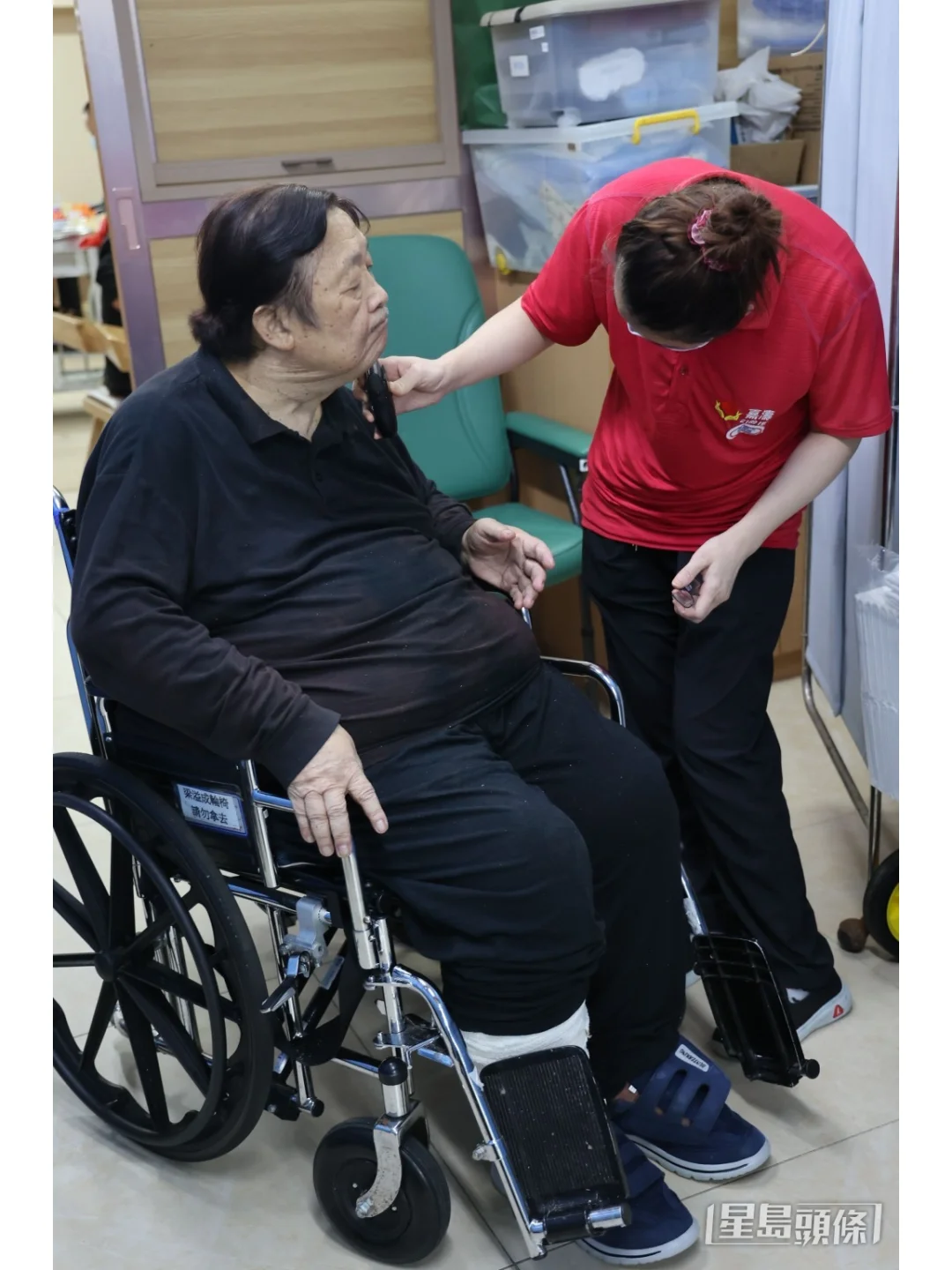 76岁秦煌月领1.5万救济金，三餐不愁瘦了54斤