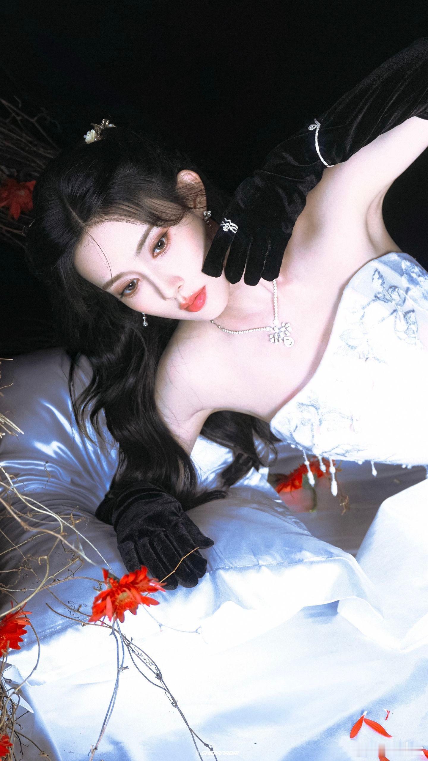 孟子义在线求文案美到一定程度的鬼味是这样的吧。孟子义已无敌又诡又妖又美孟子义暮晚