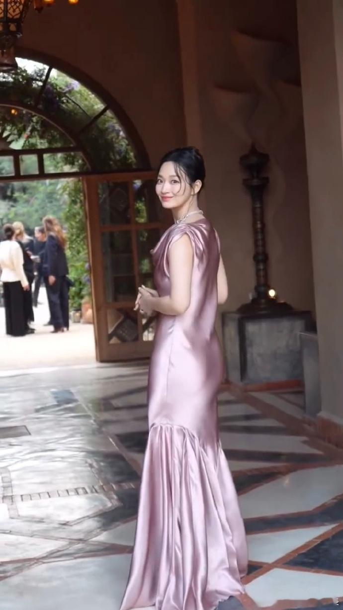 申敏儿婚后首出席活动 好美！ 