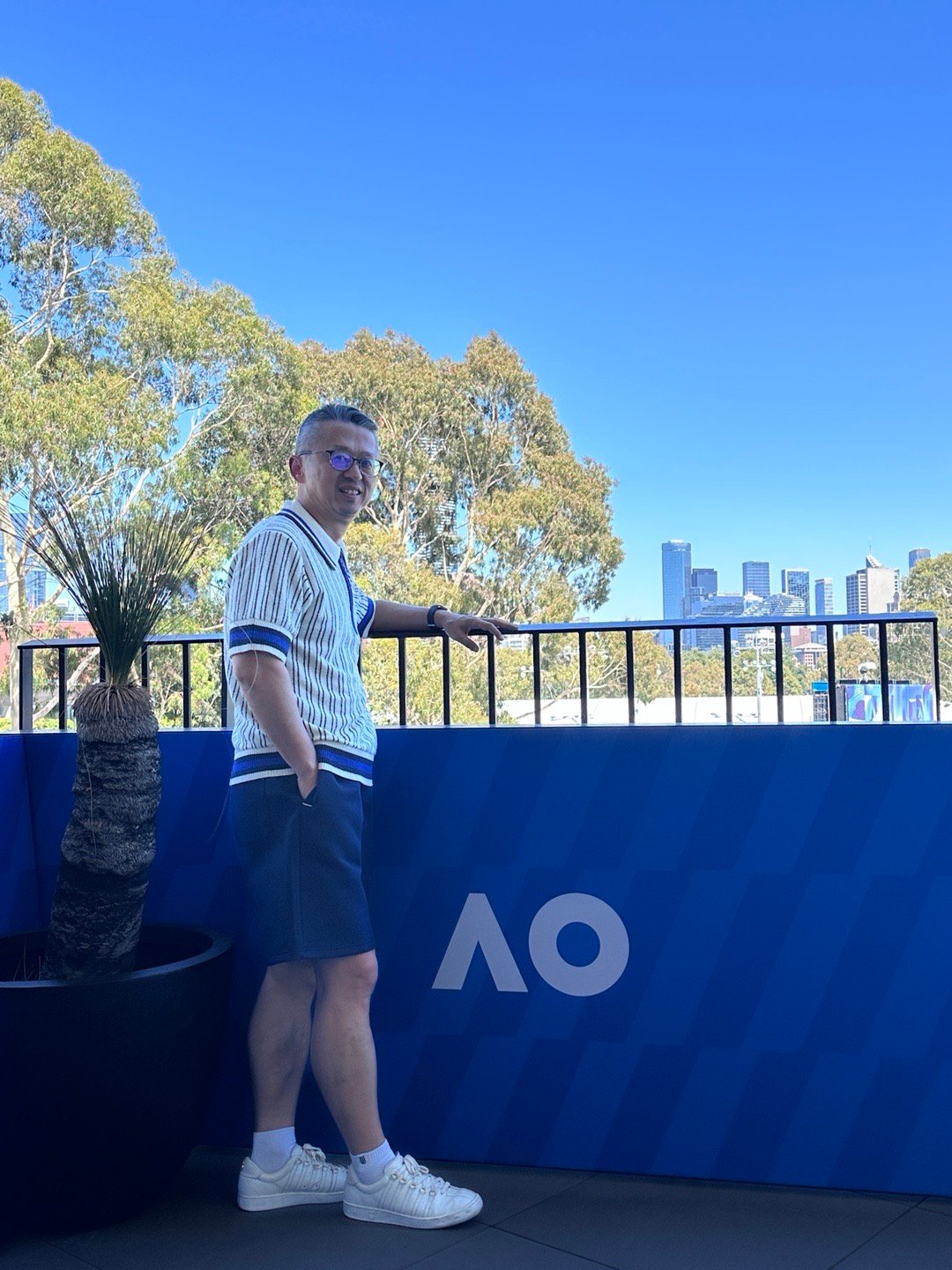 今天是澳网2026 因为极热天气而提前开赛的一天，还真不多见。很受好评的AO条纹