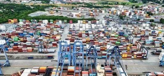 [月亮]当地时间3月13日，巴拿马政府公开恳请中国企业不要放弃在当地的港口运营，