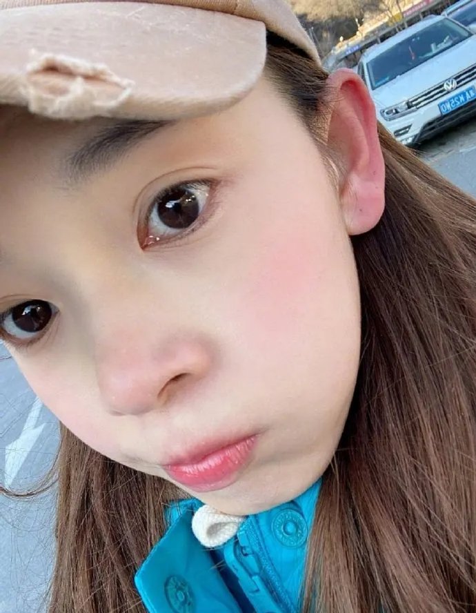陈瑶素颜女大谁会不爱素颜状态的陈瑶，告别浓妆艳抹，原生五官优势尽显，松弛不做作，