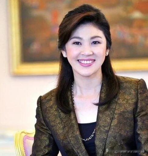 不愧是大美女，随便一拍都可以这么好看，她是那种不化妆，随便穿搭都好看的女人，颜值