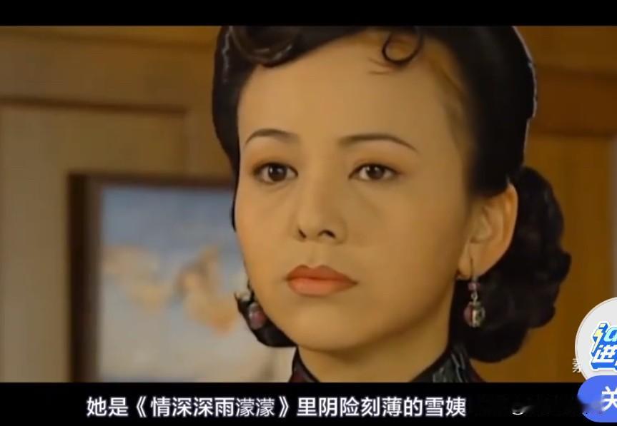 王琳，因为自己住别墅，却把母亲送到养老中心，而被很多人在评论区批评。

批评的声