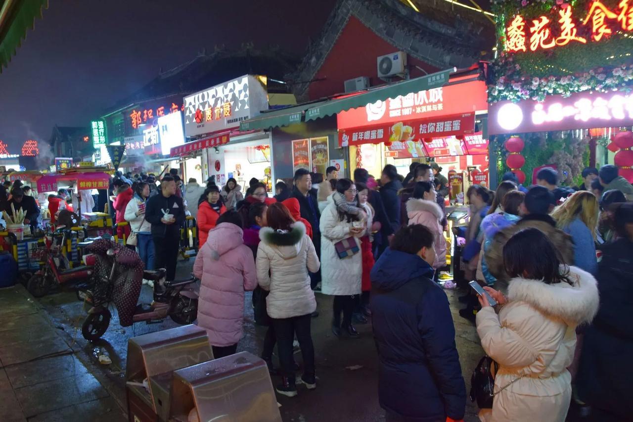 继续关注大连长建“南阳行”，外省的家长到南阳后，吃住玩购攻略。

大连长建和天津