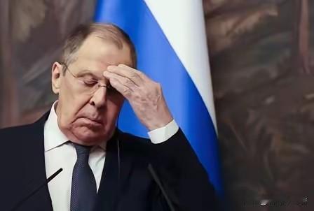 俄外长拉夫罗夫缺席重要外交场合引发诸多猜测。据《莫斯科时报》报道，11月5日国家