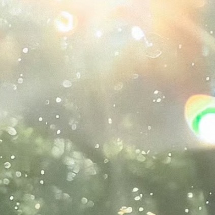 拥抱每一天的阳光，让希望照亮前行的路。无论挑战多大，保持微笑和坚定，因为你的努力