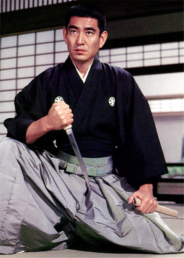 高仓健演的《八甲田山》那么惨烈，完全被那种刺骨的真实感攥住了。
1977年的老片