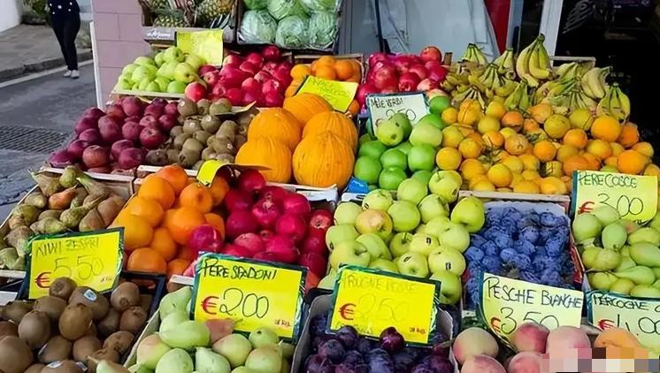 两袋菜，照出两种国运：中国人顿顿青菜豆腐，欧洲人却在为吃口菠菜发愁？
 
中国人