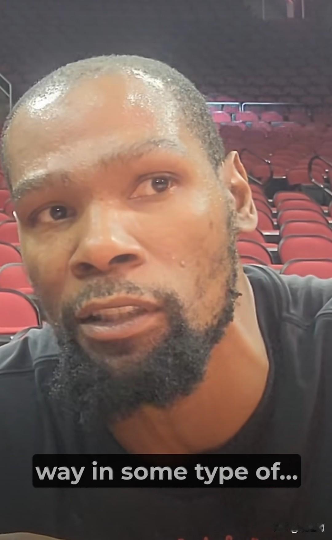 杜兰特近五场数据：

场均28.6分  
5.6篮板  
5.6助攻  
投篮命