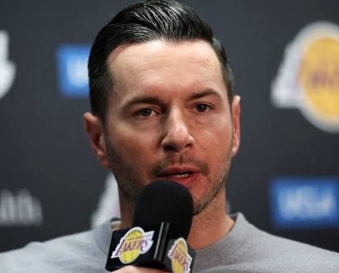 哈哈哈  雷迪克谈排位形势时如此说道：“我敢肯定，每支球队都想对阵我们。这话我先