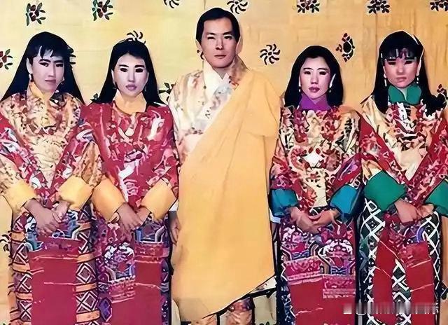 69岁不丹大王母：才貌出众却因肚皮不争气，输给三妹后儿女被王室疏远 
