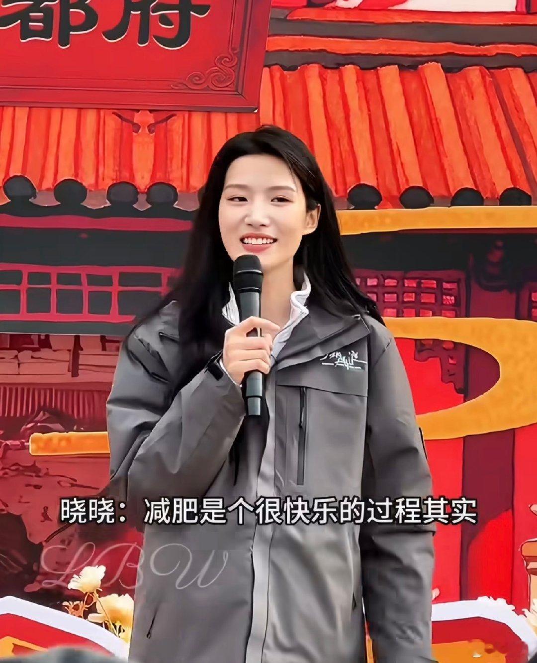 卢昱晓整个人薄得像纸片人卢昱晓曾说减肥是个很快乐的过程 卢昱晓曾说减肥是个很快乐