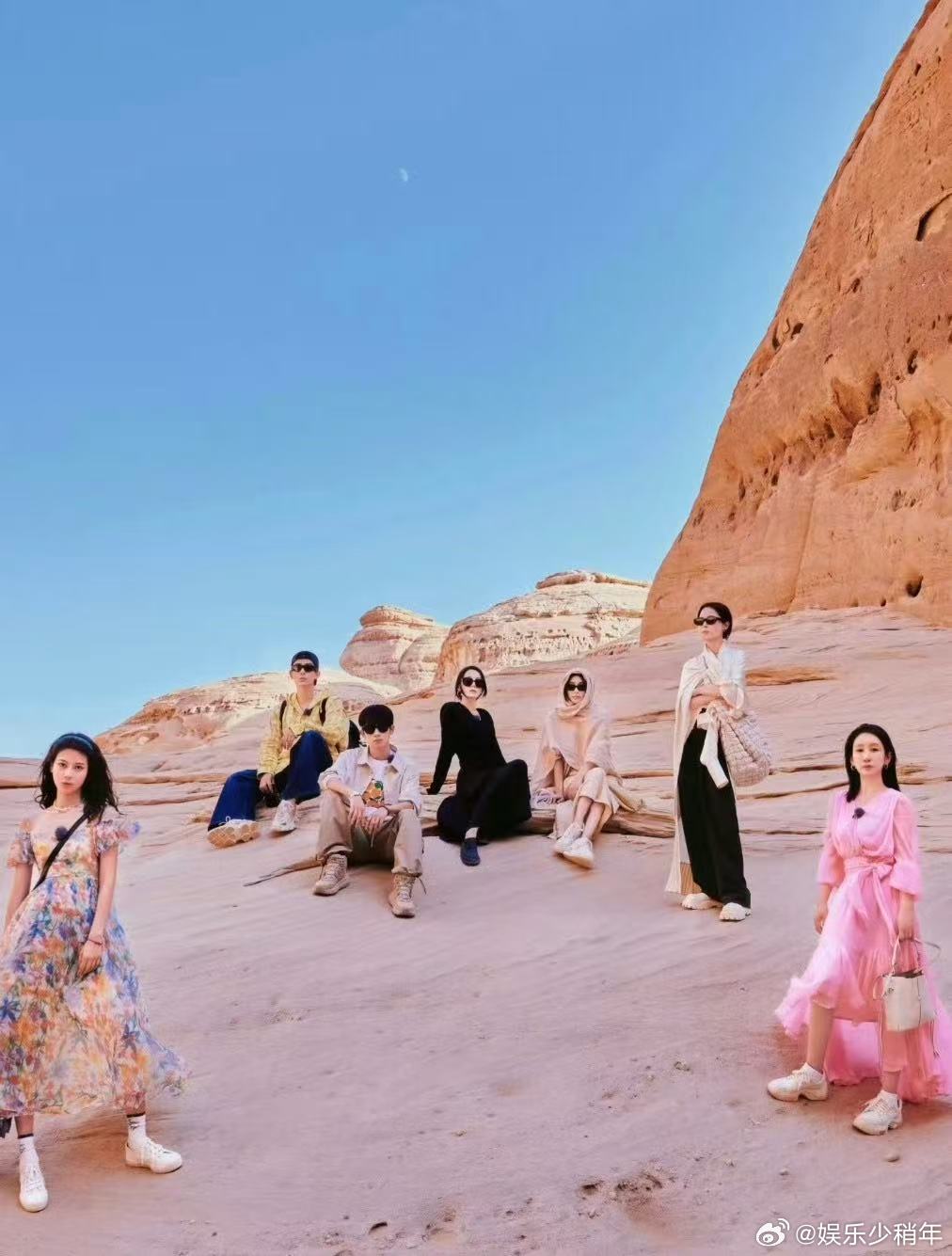 辛芷蕾胡先煦给秦海璐包场 花少五售后持续发糖，好友齐聚为秦海璐新片助力，太好哭了