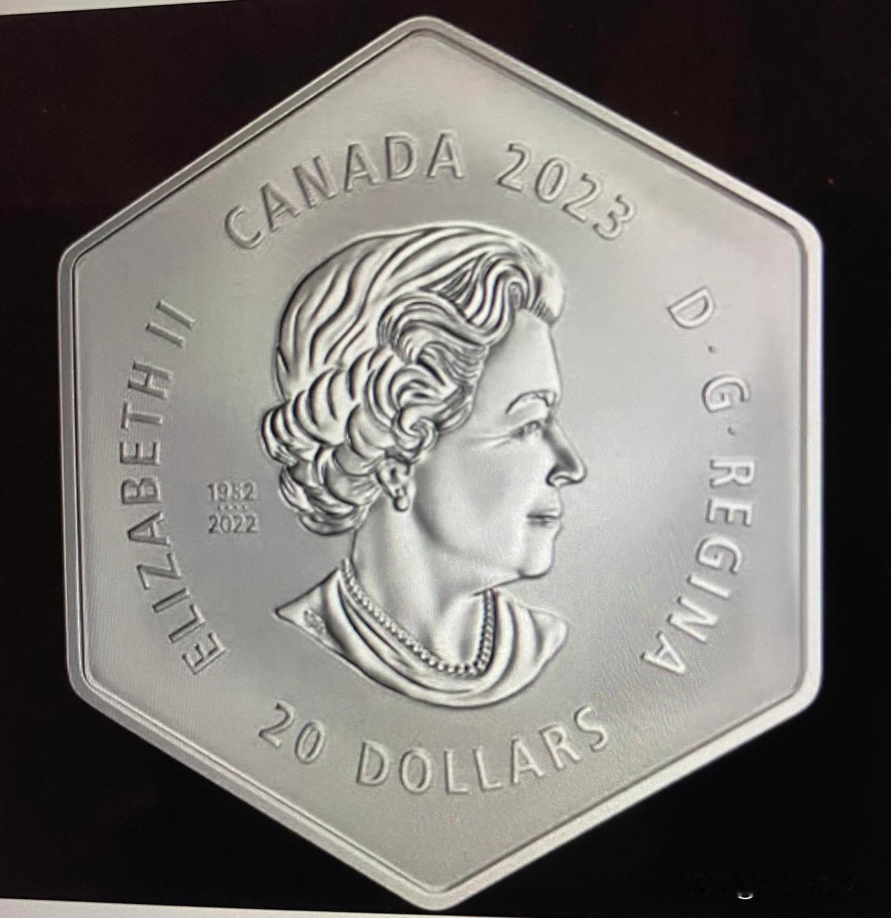 加拿大皇家造币厂RoyalCanadian Mint）近日推出史上首款六边形纪念
