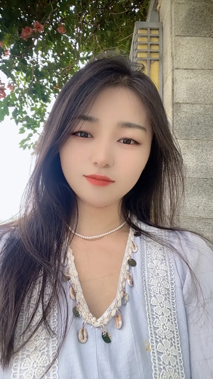 心要像伞一样，撑得起，收的住，望可望之事，待可待之人，世事无常，一切都...