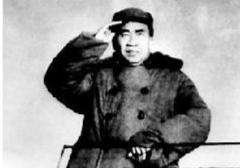 1941年朱德和警卫员来南泥湾踏勘，晚上他们找了两个窑洞休息，警卫员小李和小朱轮