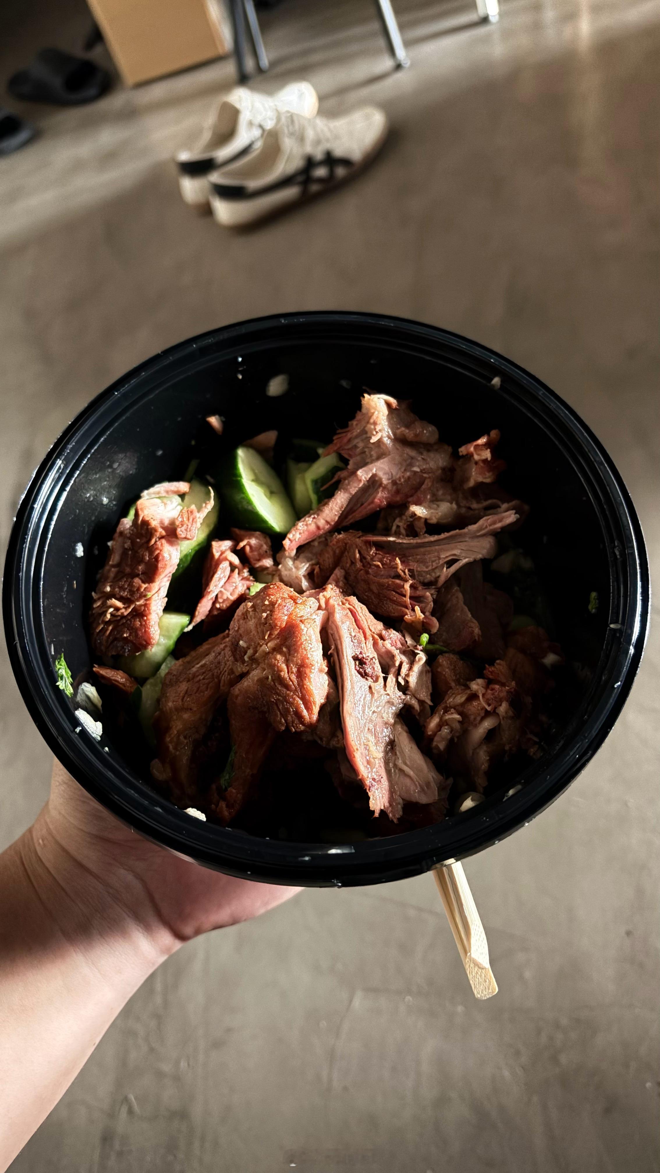 剔骨肉+黄瓜，夏天这么吃了太爽了～大元日常