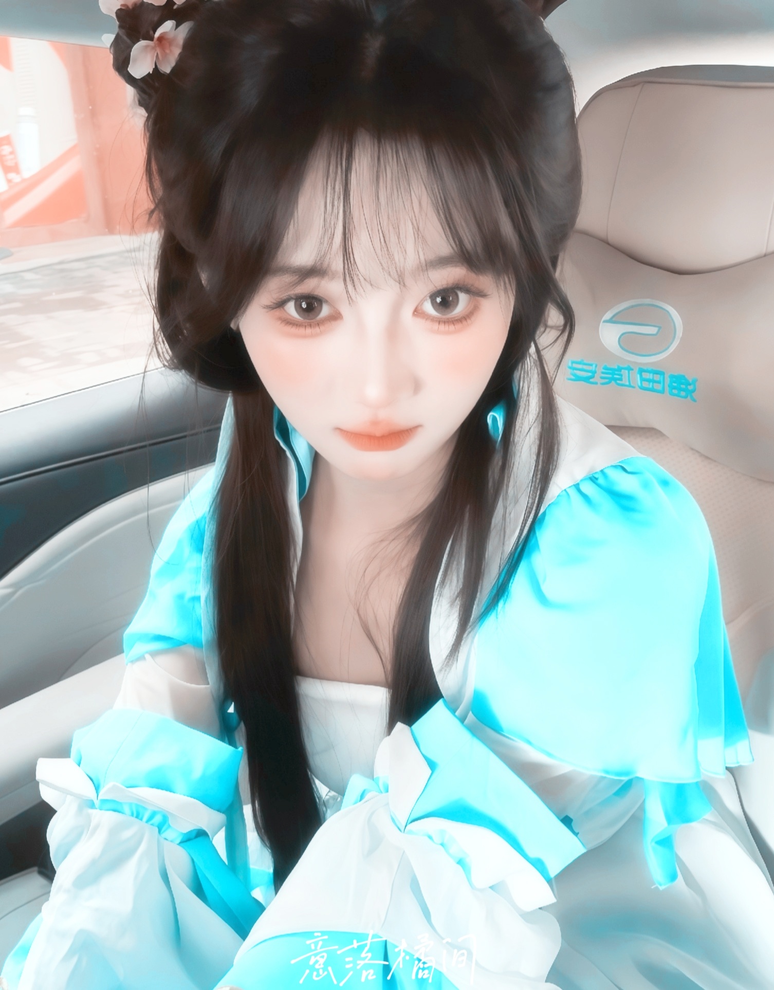 蓝衫似玉映清辉，月照花林蝶梦飞。『❄️💙🌸🦢』林昕瑶 