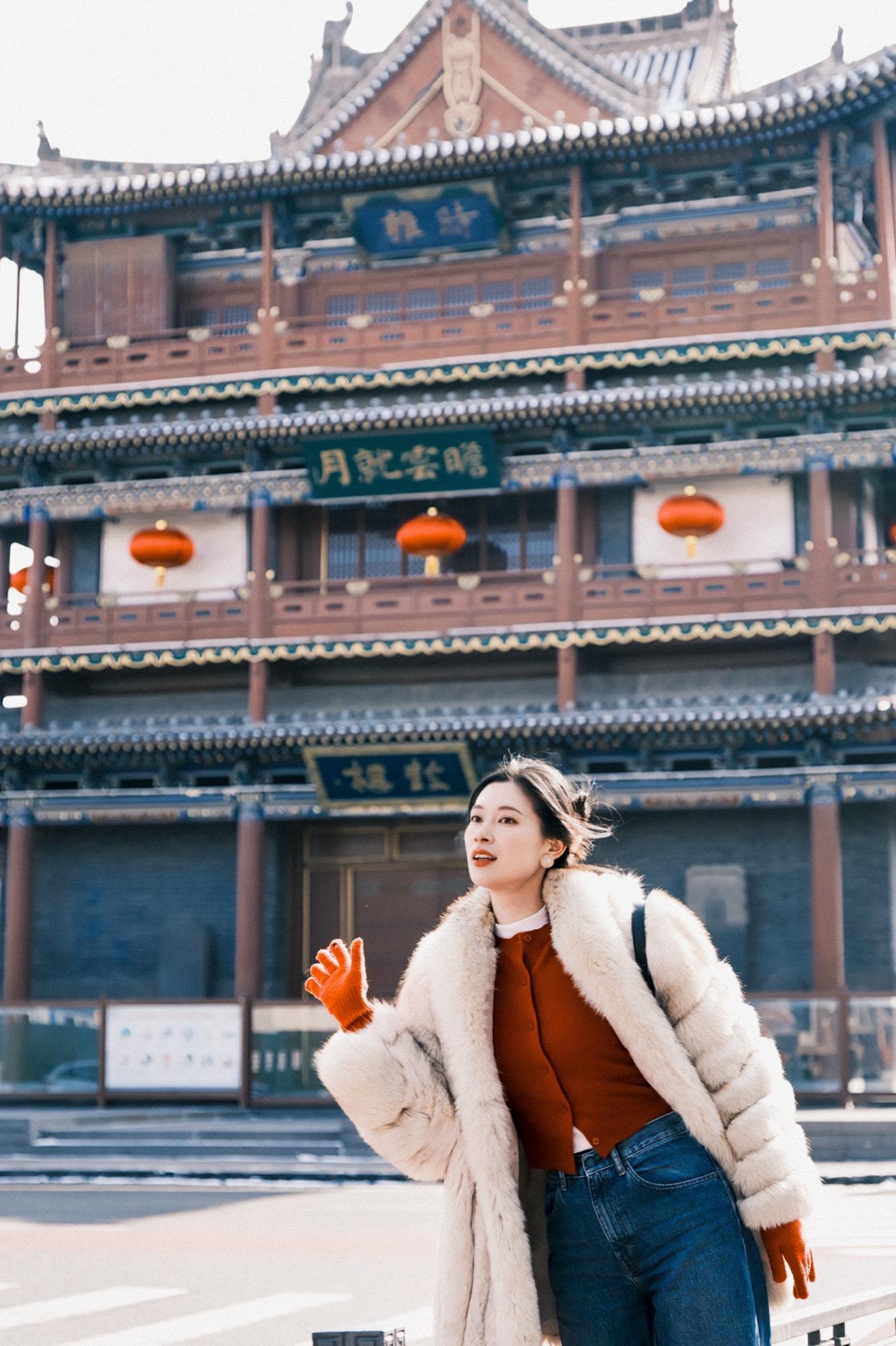 比起北京鼓楼，更爱大同鼓楼‼️。在大同如果想找个年味儿十足的地方拍照
大同古城一定要去
其中中心部位的鼓楼超出片
逛完华严寺后可以直奔鼓楼
步行10min就可以到达
·
📍地点：大同市鼓楼
🚗交通：可自驾，附近停车还算方便
🎫门票：免费
·
📷FUJI XT5+腾龙17-70
🎨手机Lightroom