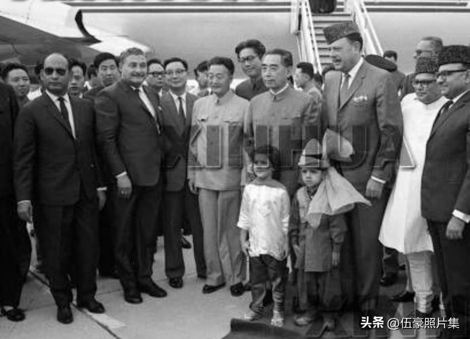 【周总理历史上的今天——6月28日】
1966年6月28日，下午，周恩来总理抵达