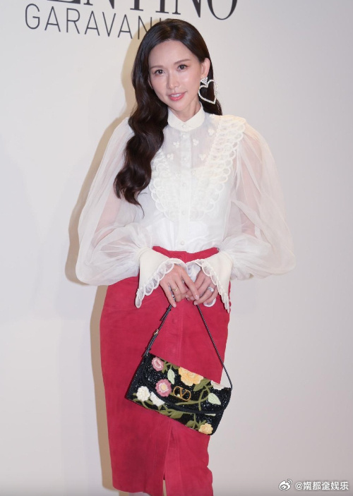 林志玲新剧人设林志玲回应复出拍戏25日，林志玲出席品牌活动，谈及时隔8年参与拍摄