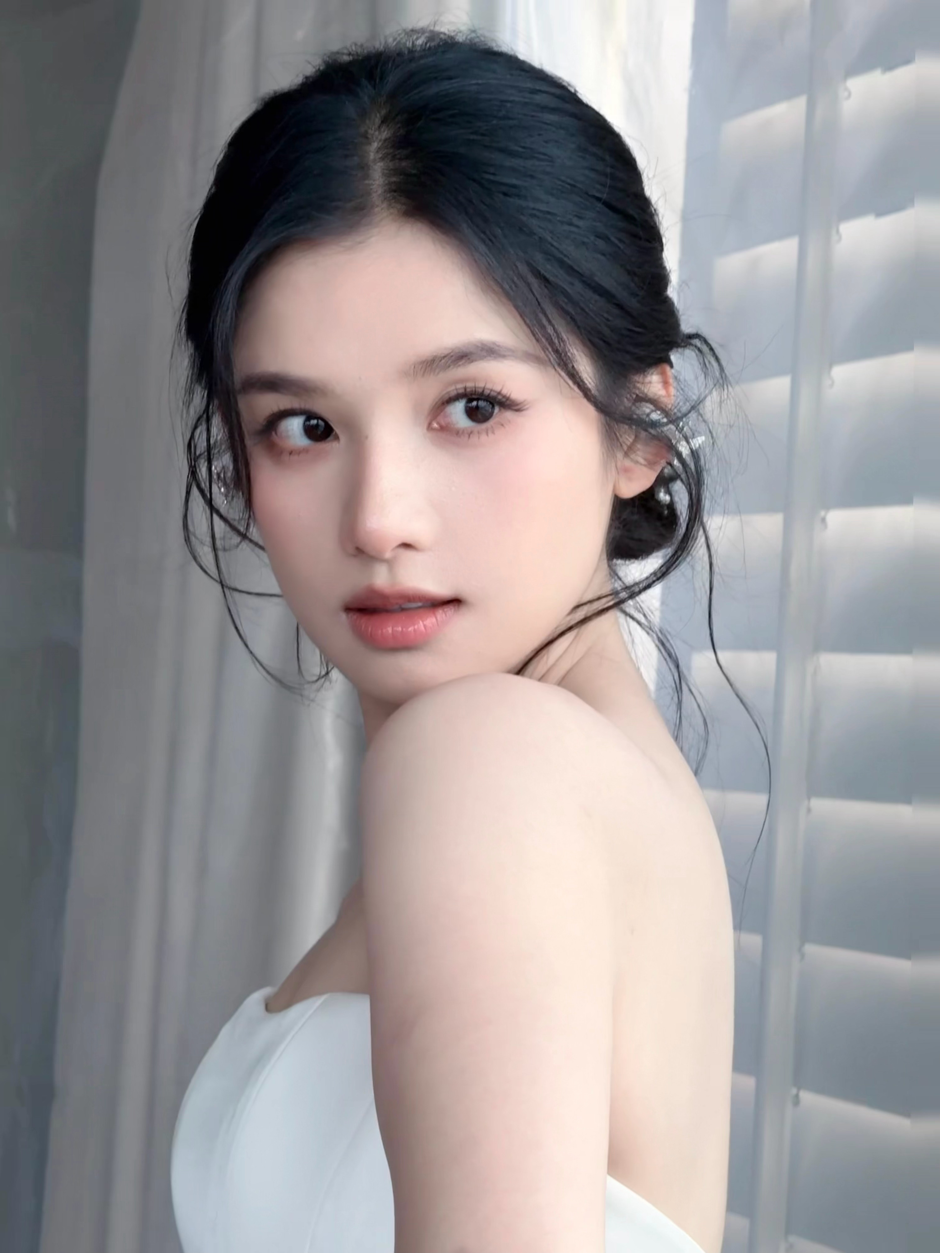 张婧仪 
