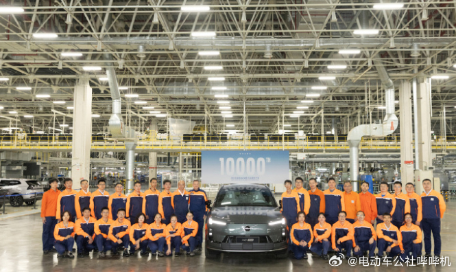 今天是个好日子，很多车都完成了一些成就：沃尔沃的最新插混之作XC70，完成第10