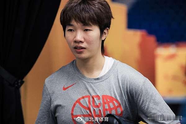 距离中国女篮明晚对阵美国女篮的世界杯小组赛揭幕战还有一天时间，中国女篮在今天下午