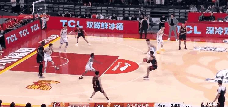 最关键的时候，投进最关键的三分球！贺希宁！深圳男篮vs广厦男篮