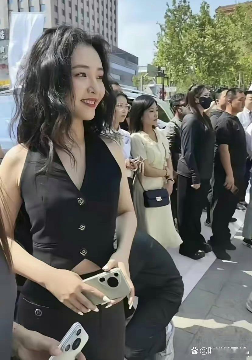 这居然是生图，感觉她前夫真的需要去看眼睛了 ​​​