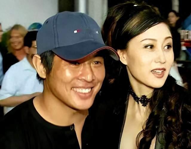 净身出户真相？李连杰首谈抛弃前妻传闻，身后事从简不立碑