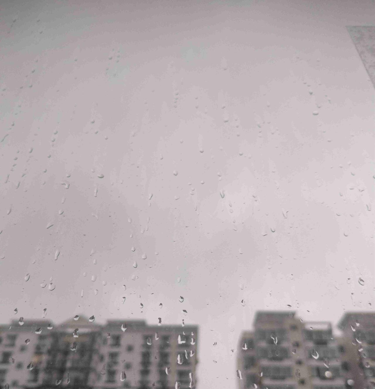 我的今日状态：😁轻松愉快
我这里的天气：🌧下雨