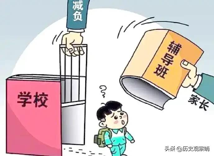 到了放学时间你就会看到老师在群里发作业，让家长盯着写，要求家长起到监督的作用，现