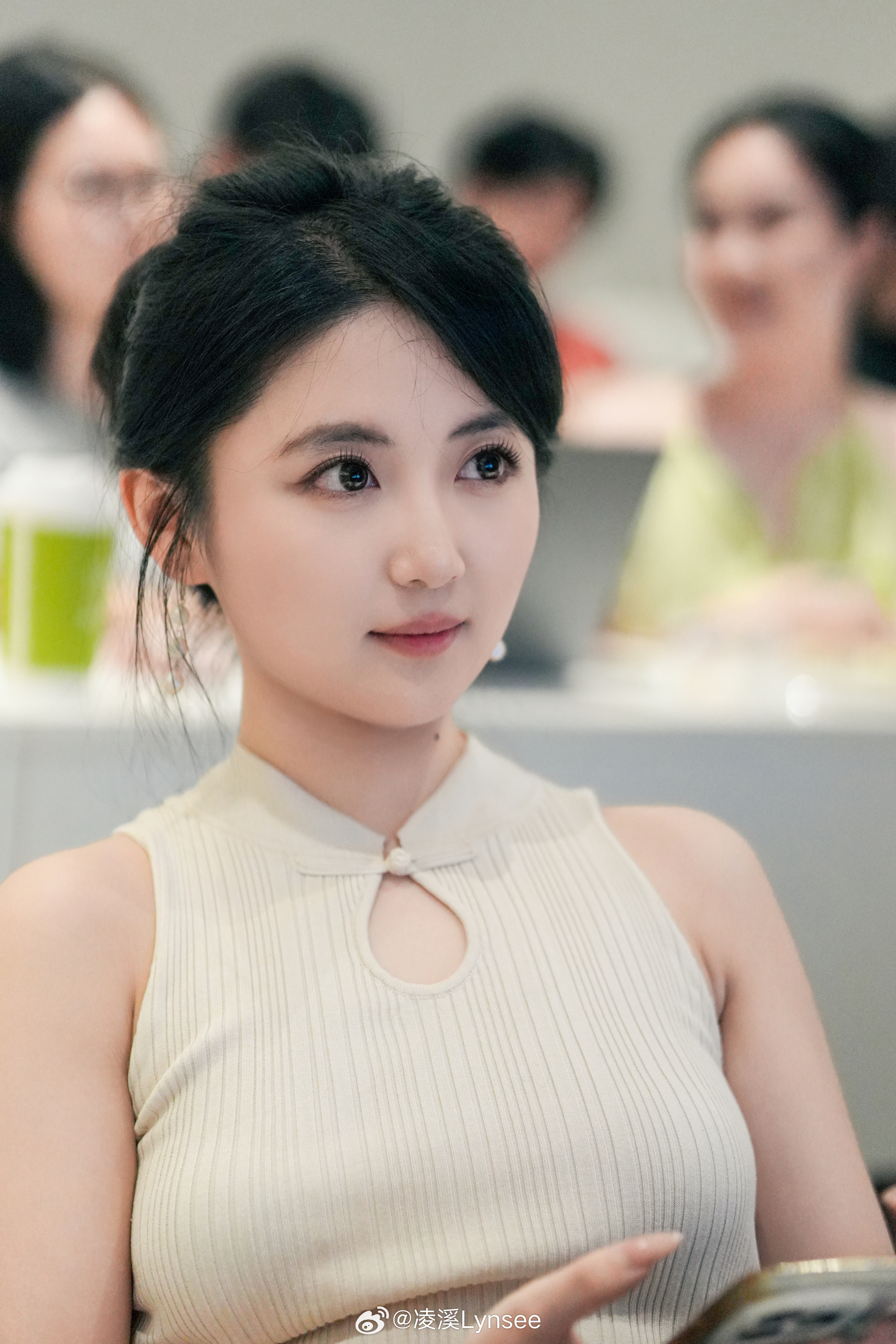 大多能扛事、能成事、事业拿得出手的女生，很难做到真正温柔又大方得体。能把强能力+