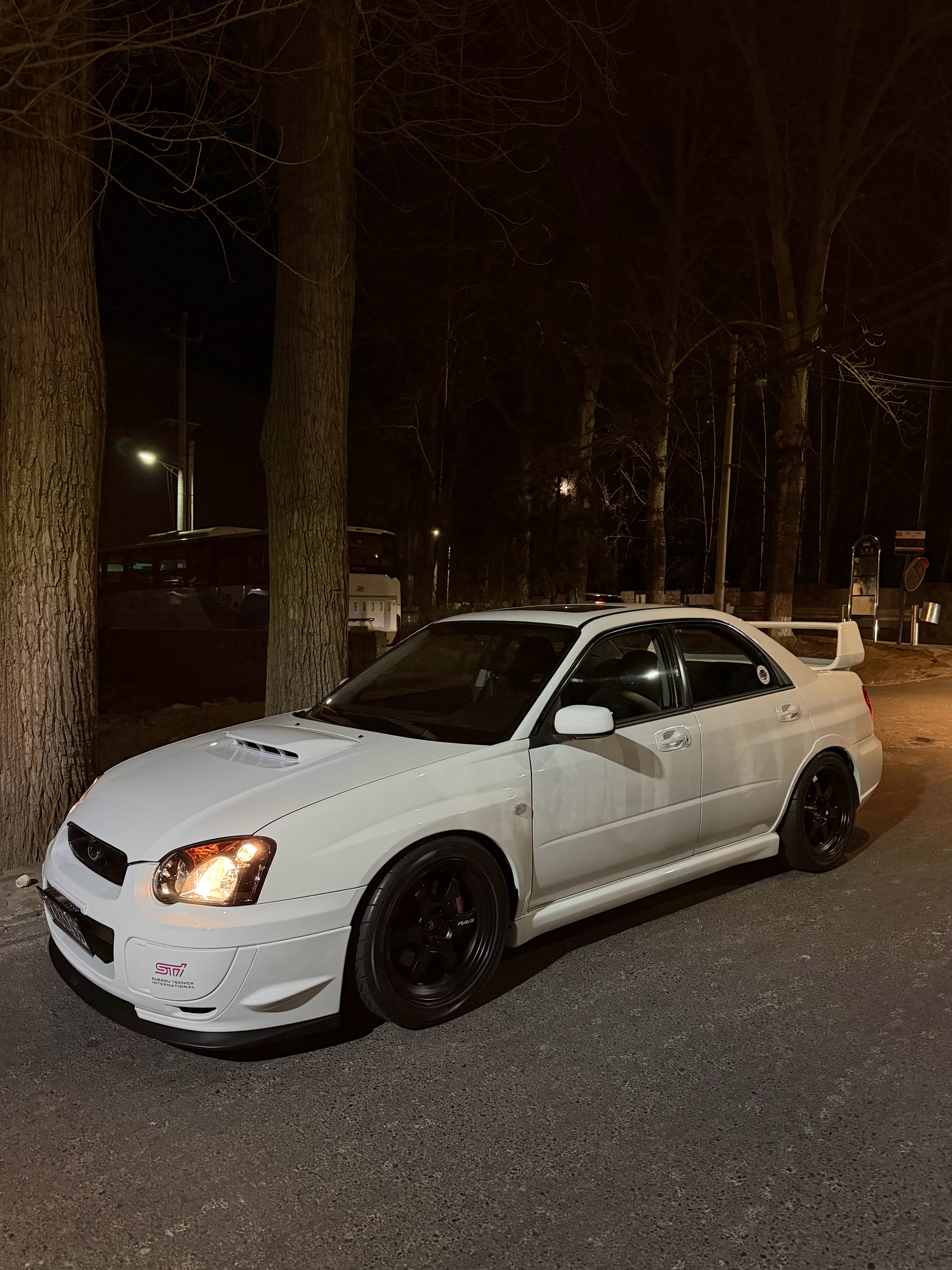 前几天我兄弟不送了个孤傲的手动JCW么我觉得那车一般 这又给我送来一WRX让我品