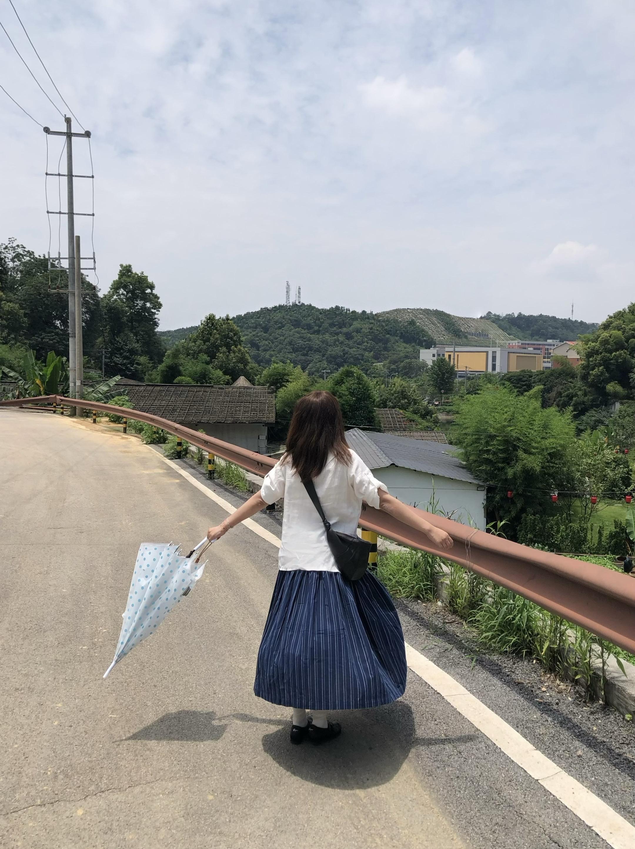 七月，我在夏天里，夏天里没有意义。
