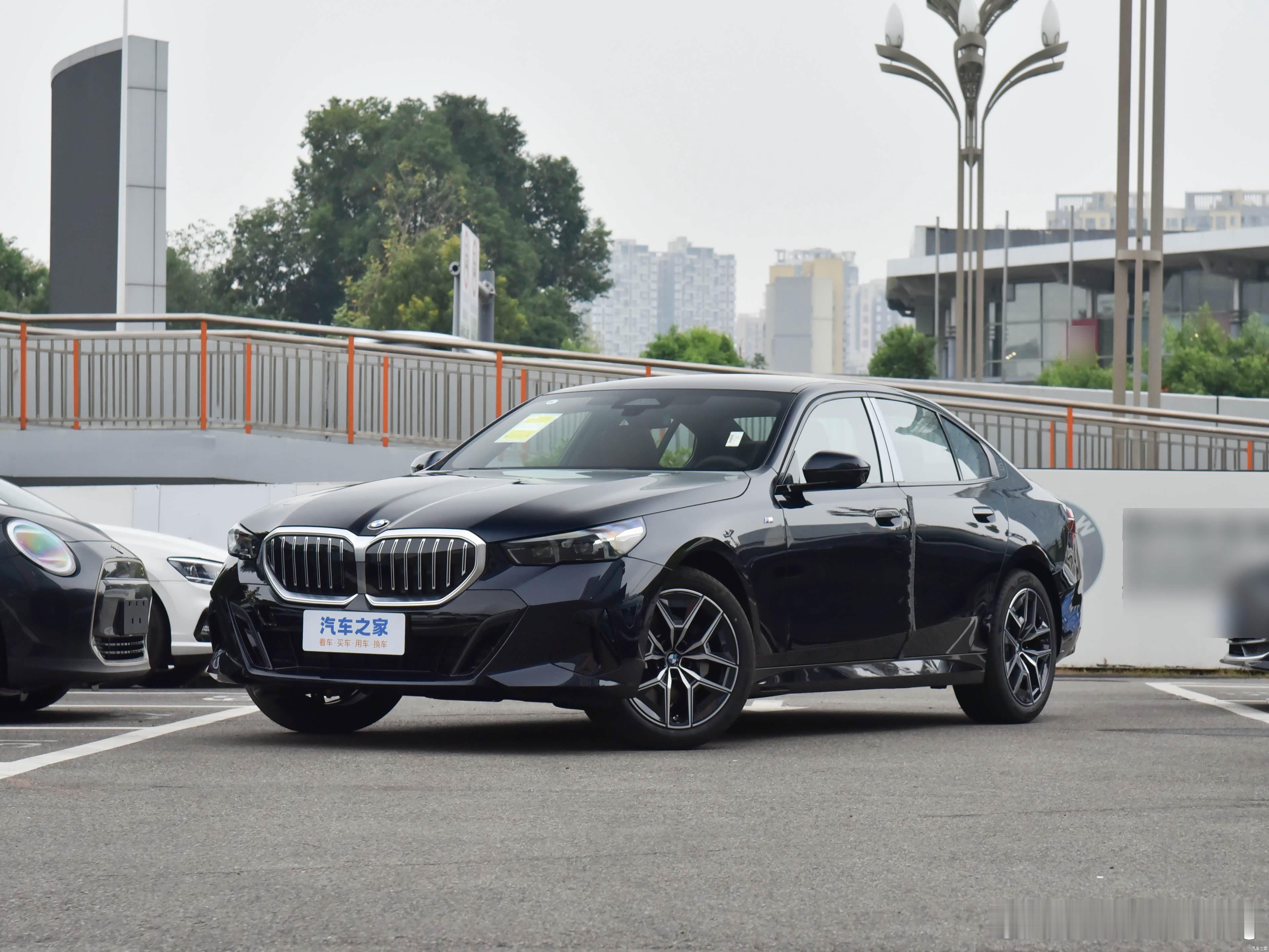 宝马530i 炭黑 摩卡 26款 进口值得看408000元全款裸车30.8万 带